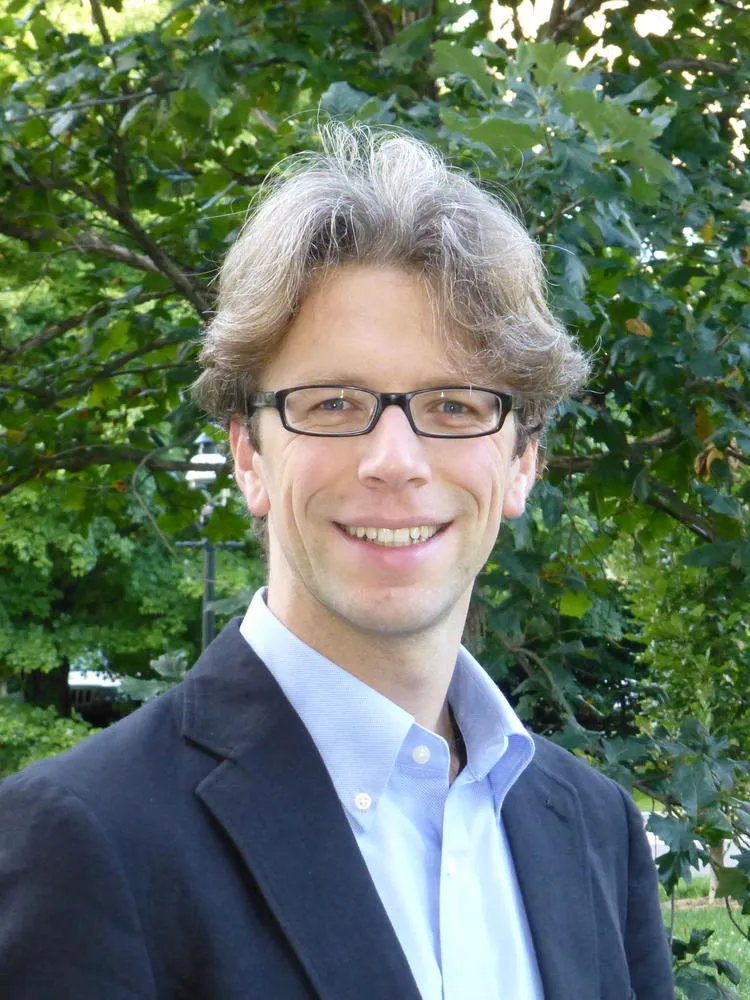 Dr. Titus Neupert
